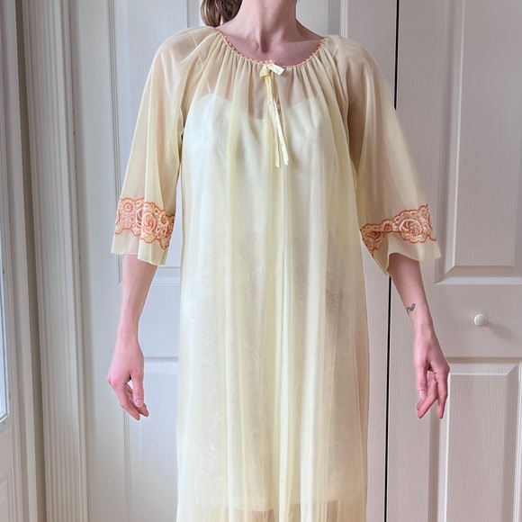 Vintage 1950’s Lov’Lee Robe - Picture 6 of 9
